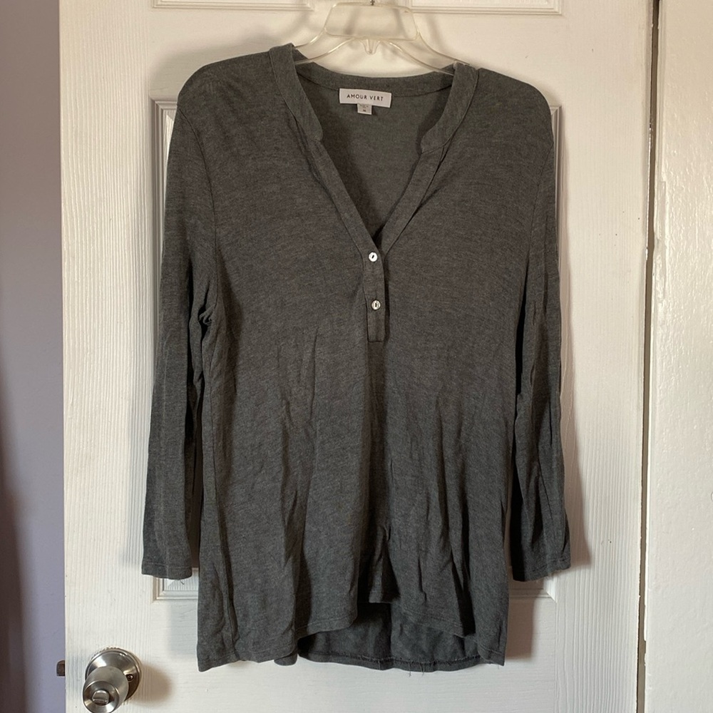 Amour Vert 3/4 sleeve gray, v-neck women, size medium.